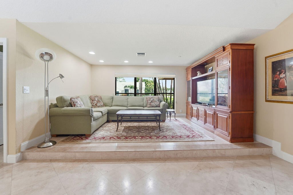 Eastpointe Country Club Residence photo 46