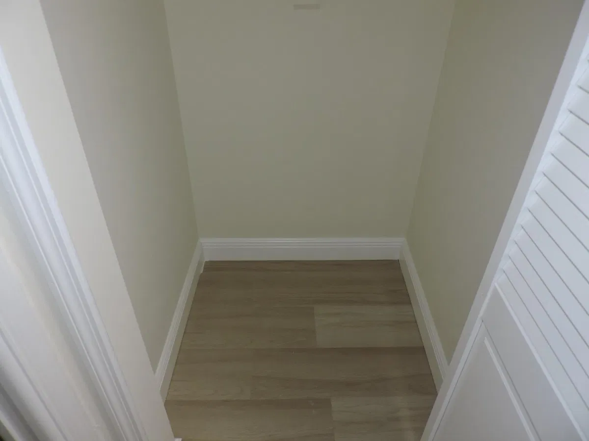 Unit 25 photo 16