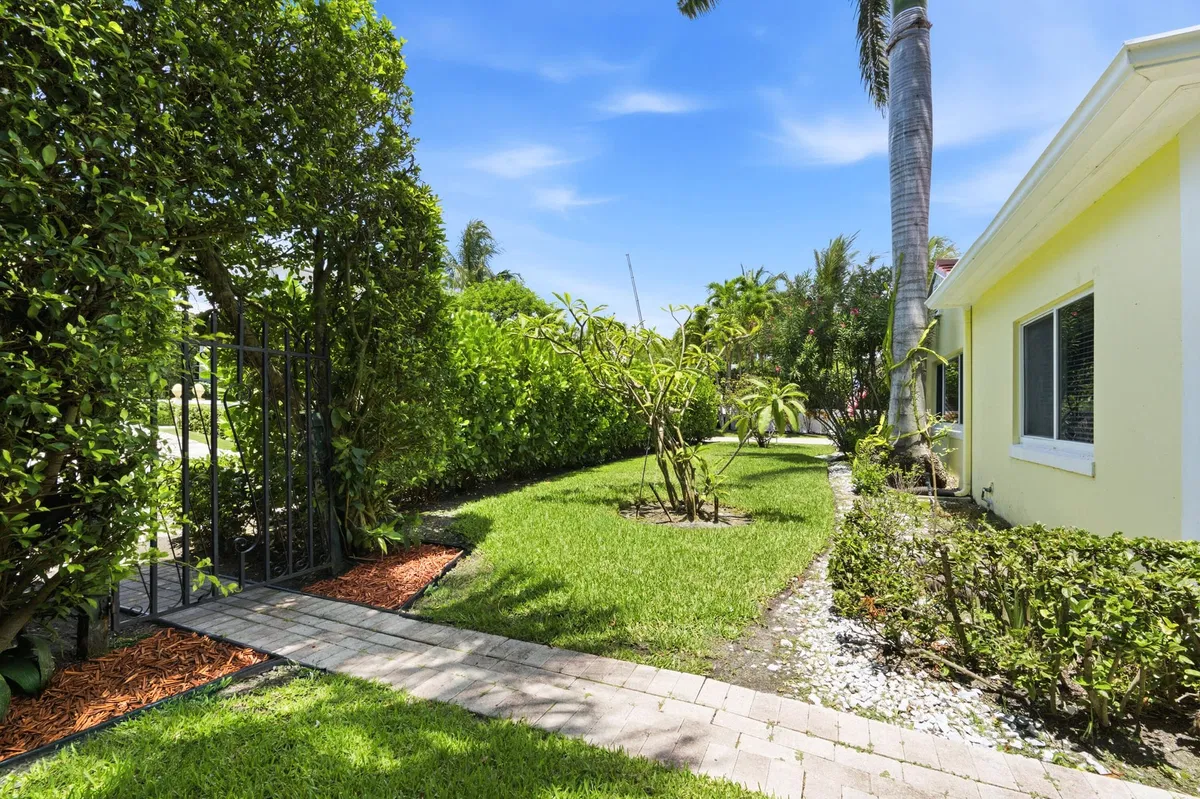 North End Palm Beach Residence photo 40