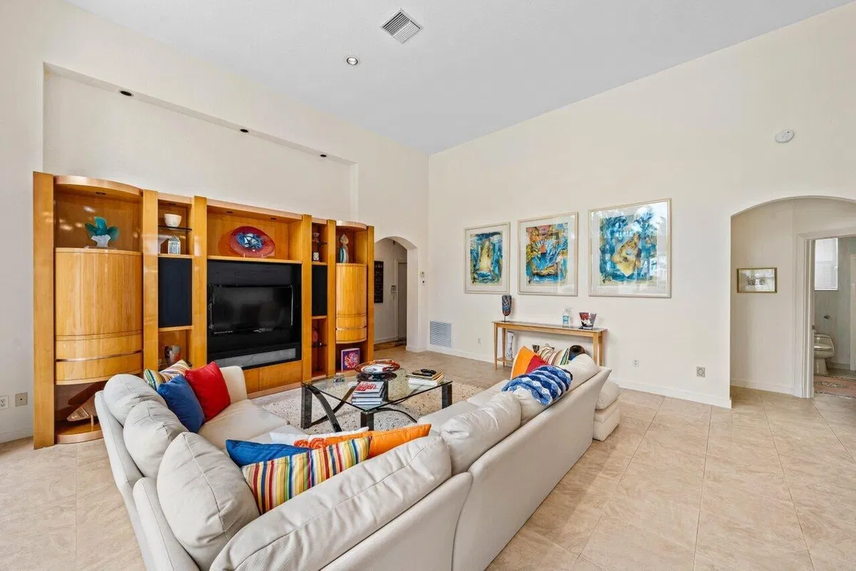 Woodfield Country Club Residence photo 7