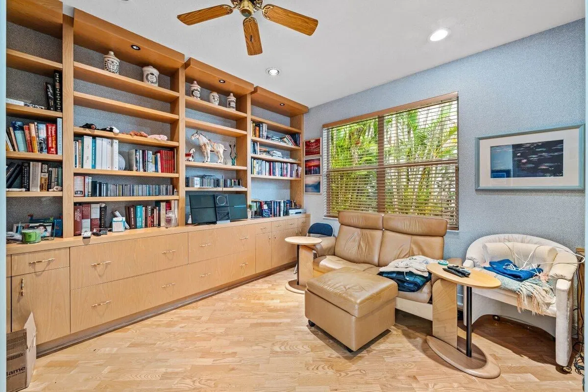 Woodfield Country Club Residence photo 16