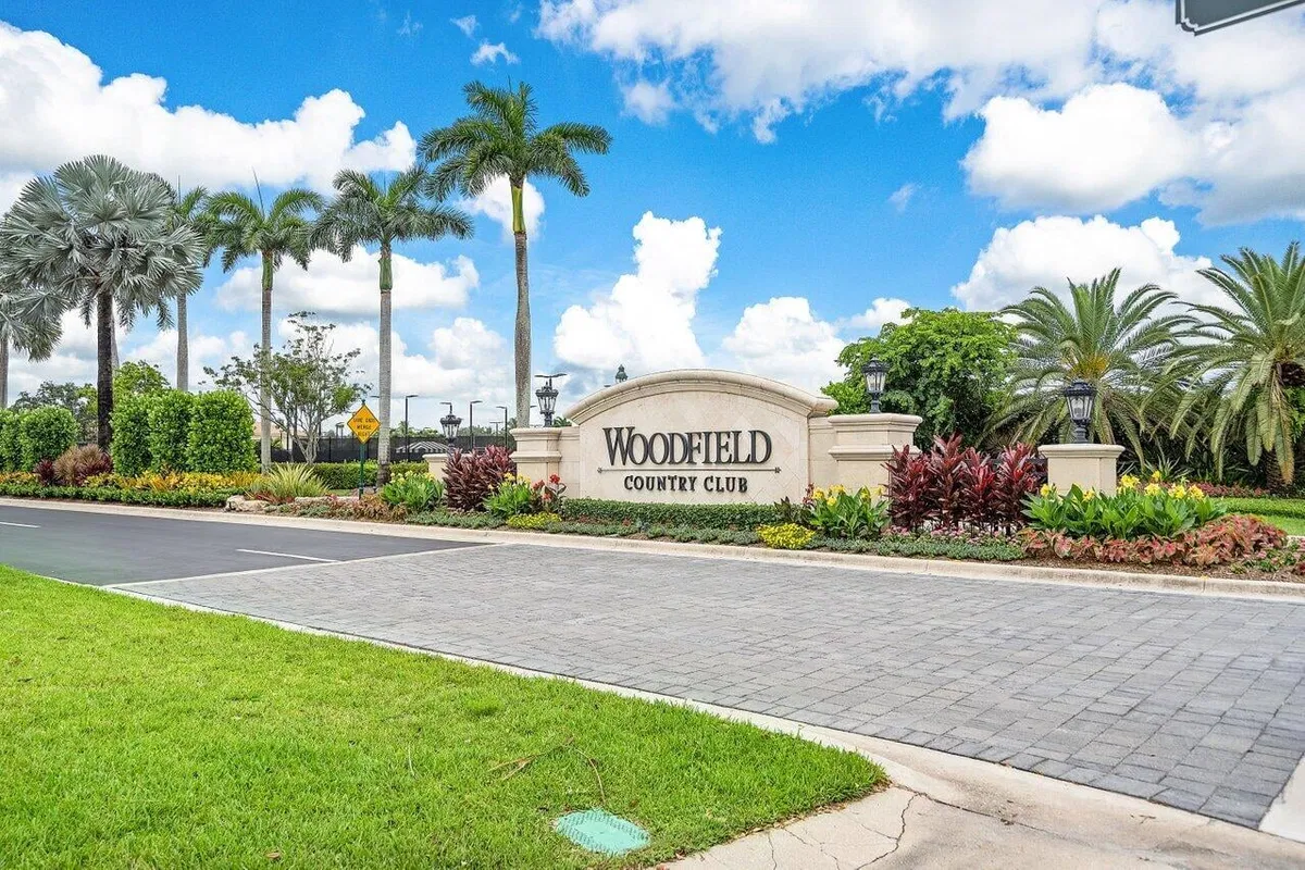 Woodfield Country Club Residence photo 31