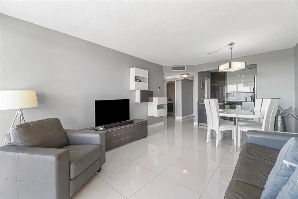 Embassy Towers Unit 613 photo 4