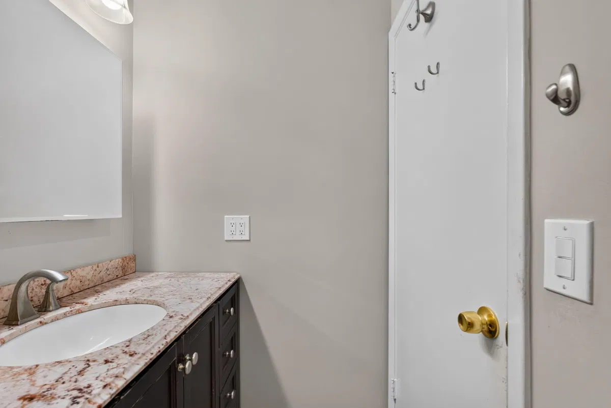Unit 942 photo 19