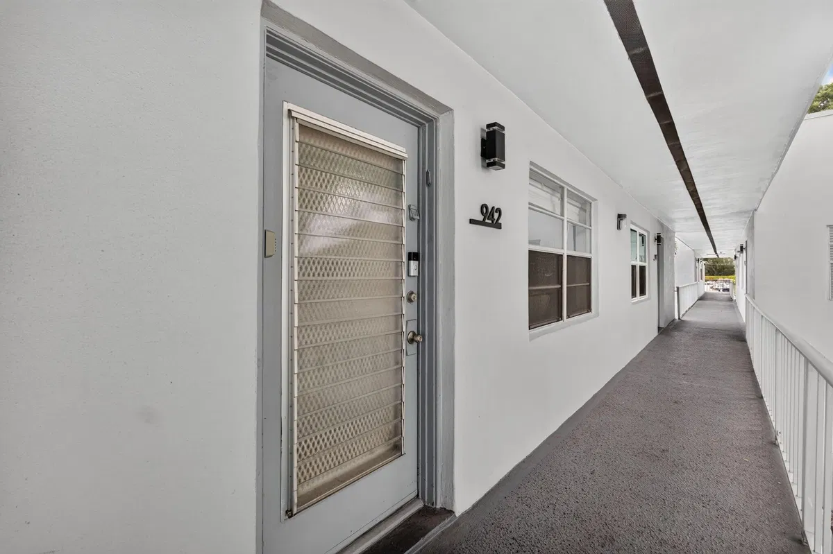Unit 942 photo 25