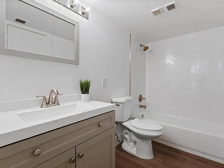  Unit 211 photo 10
