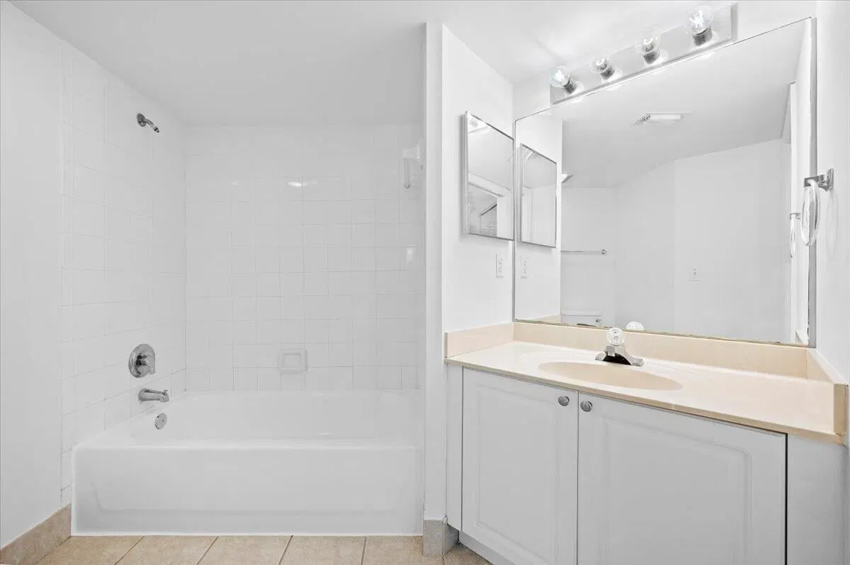Unit 211 photo 10