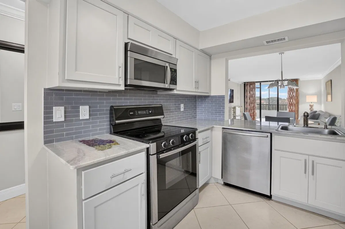  Unit 5050 photo 7