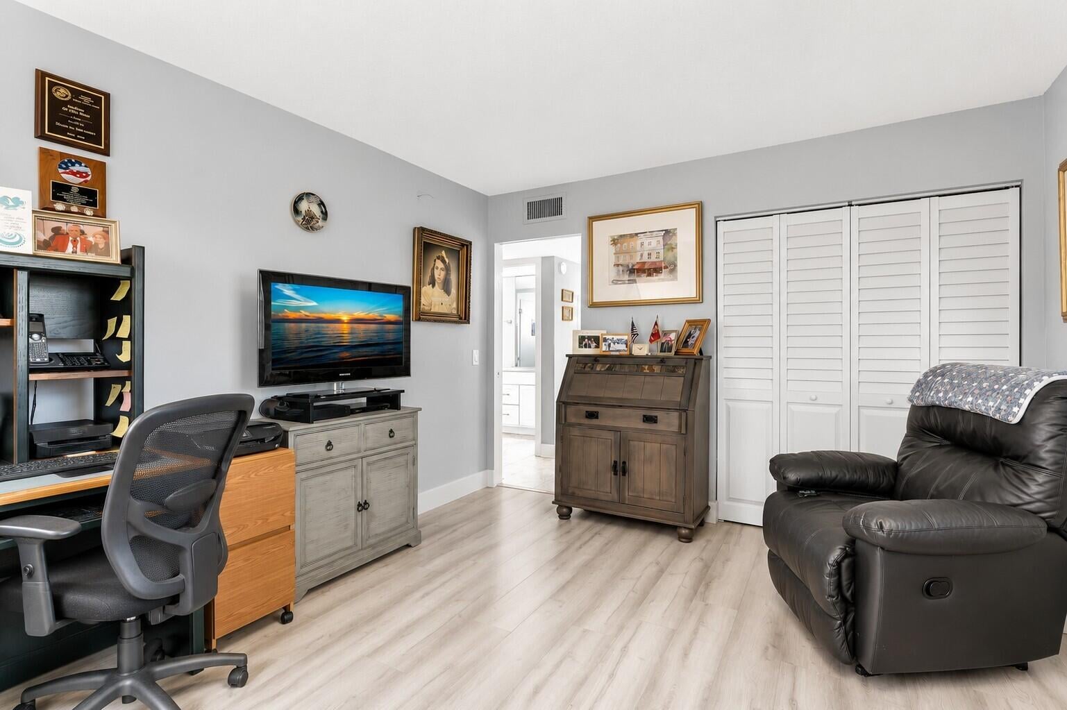Unit 625 photo 22