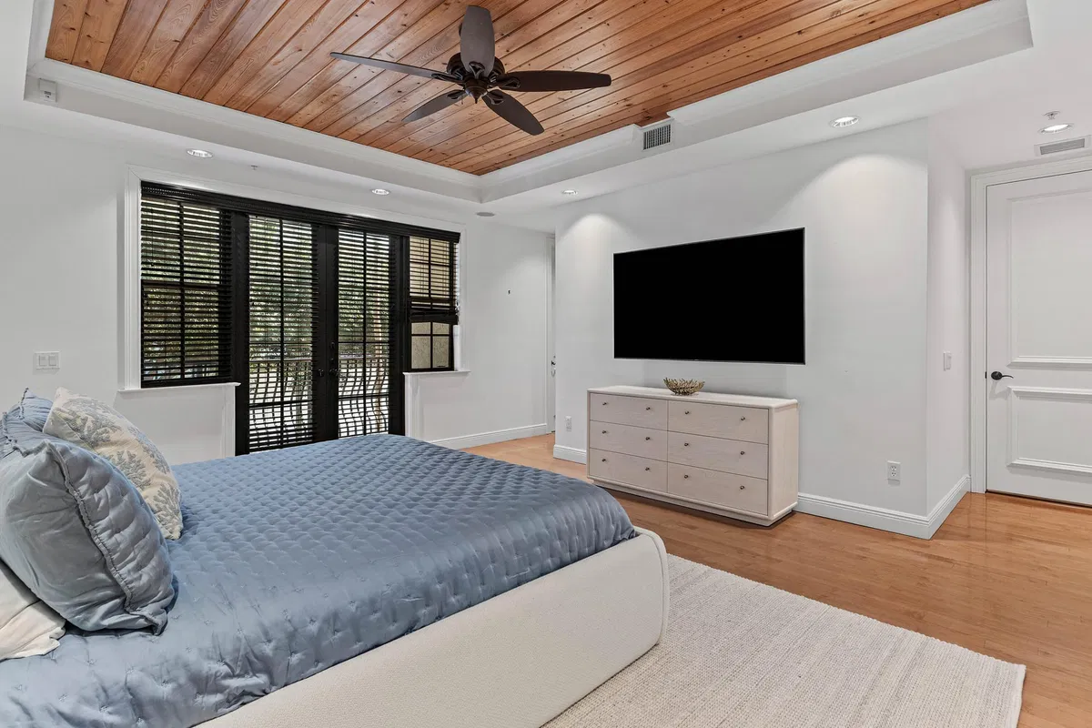Unit 203 photo 19