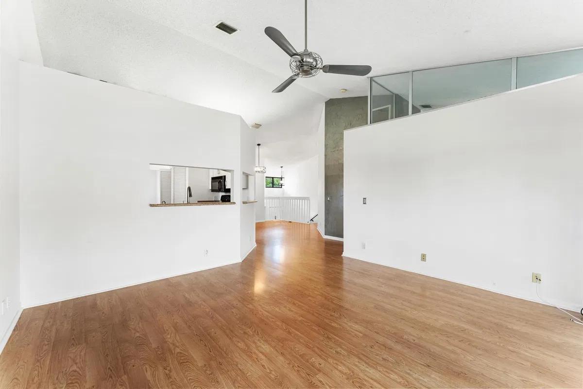  Unit 205 photo 7
