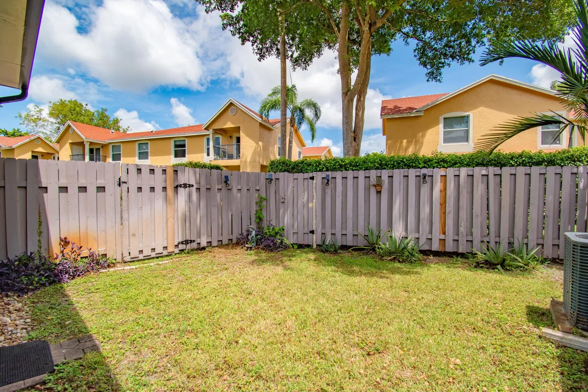 Residence photo 22