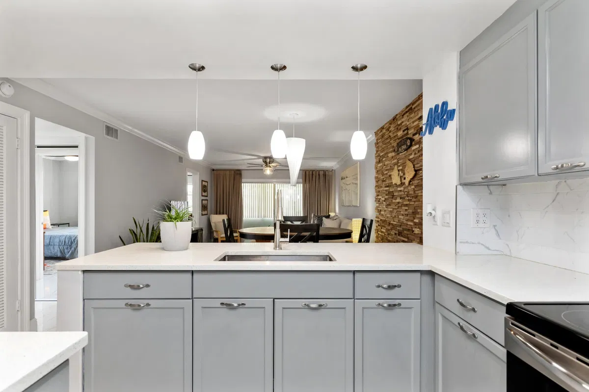  Unit 421 photo 7