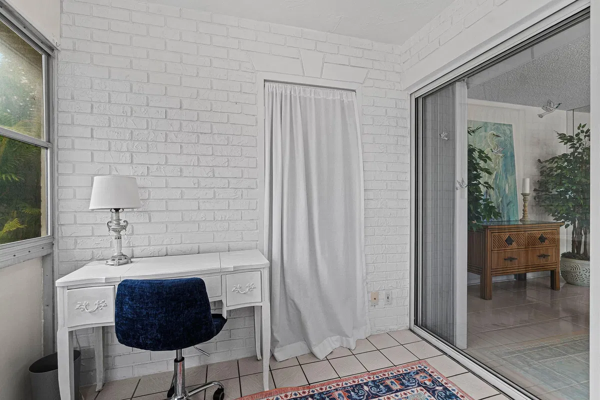 Residence photo 19
