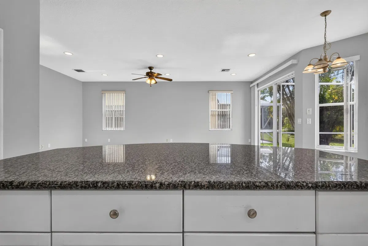  Residence photo 25