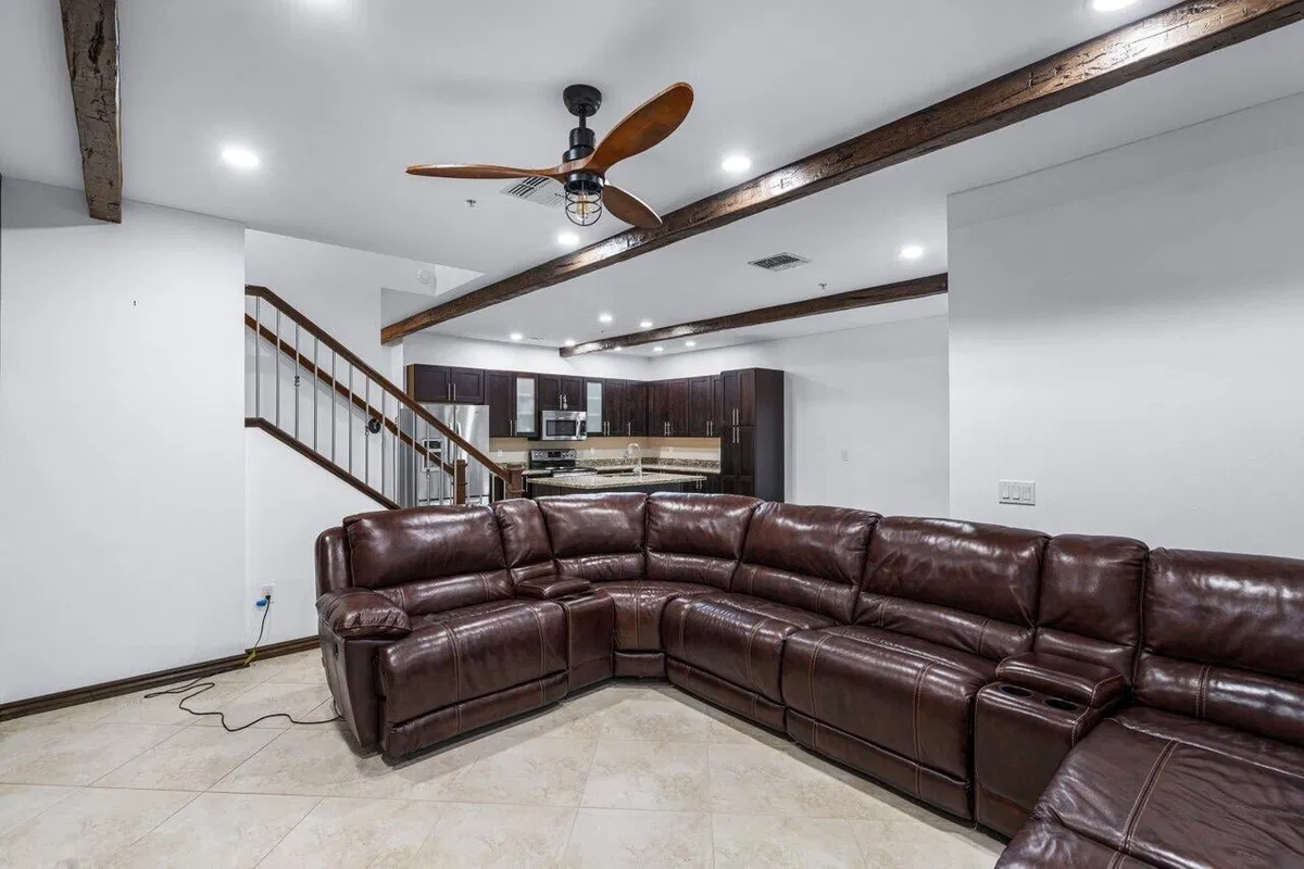  Residence photo 7