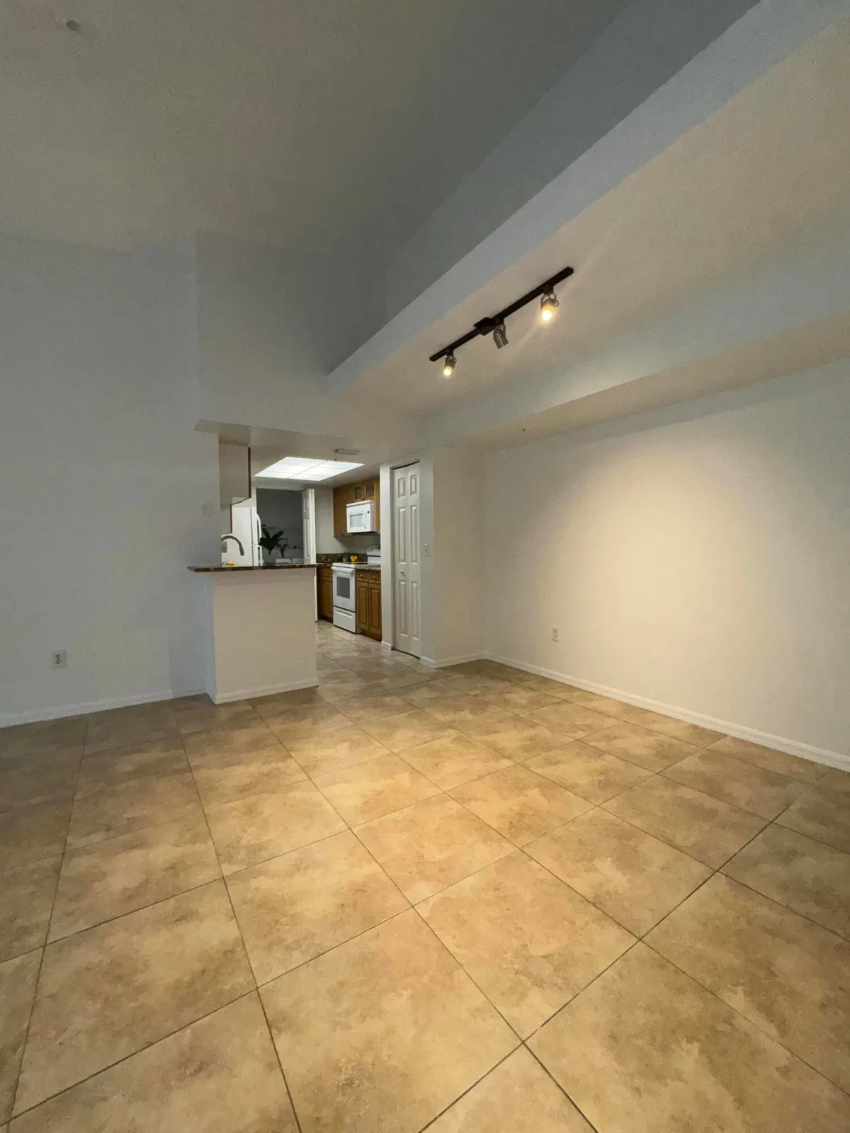 Unit 1309 photo 7