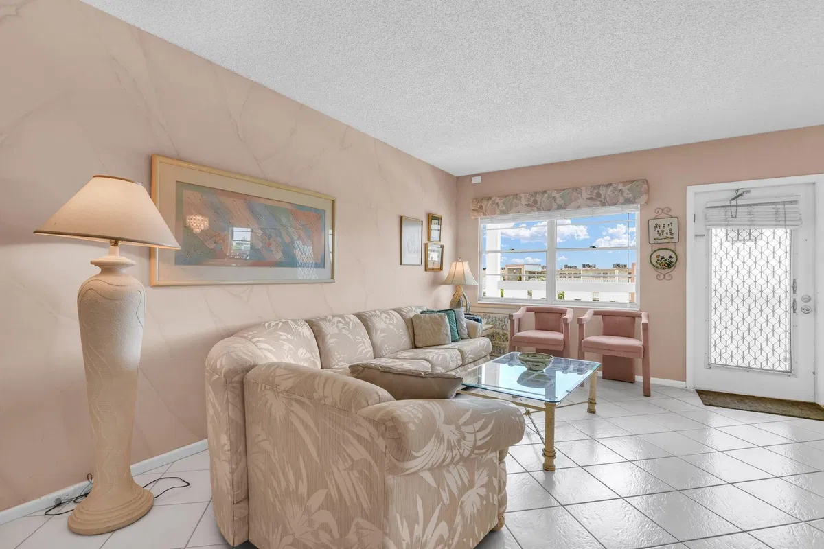  Residence photo 7