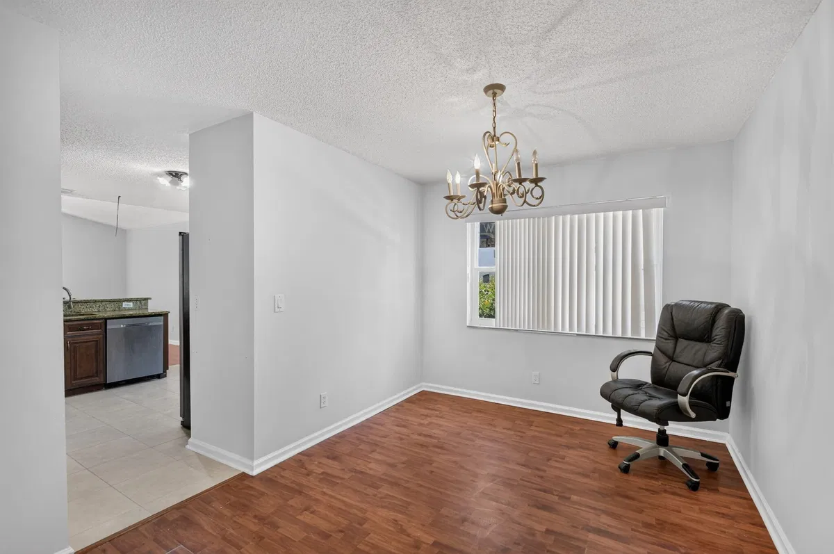  Residence photo 7