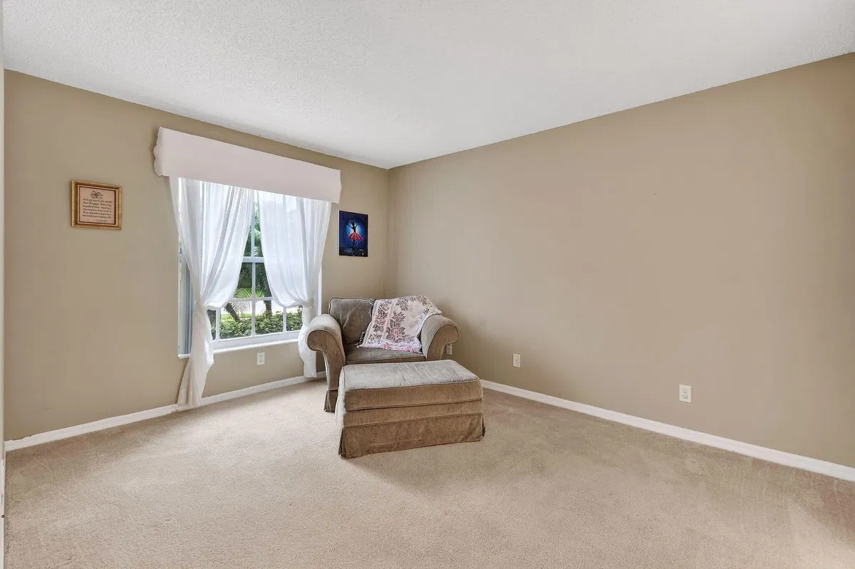 Residence photo 34