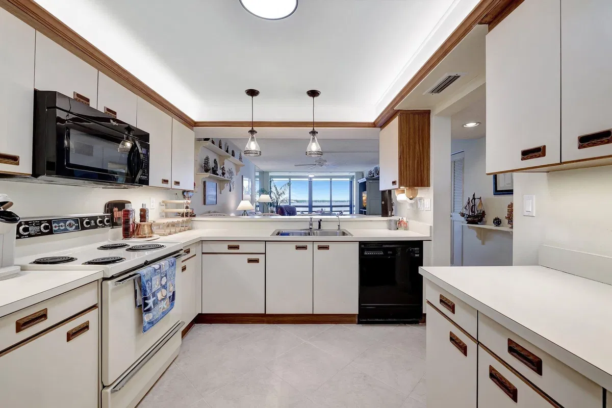 Unit 14-304 photo 10
