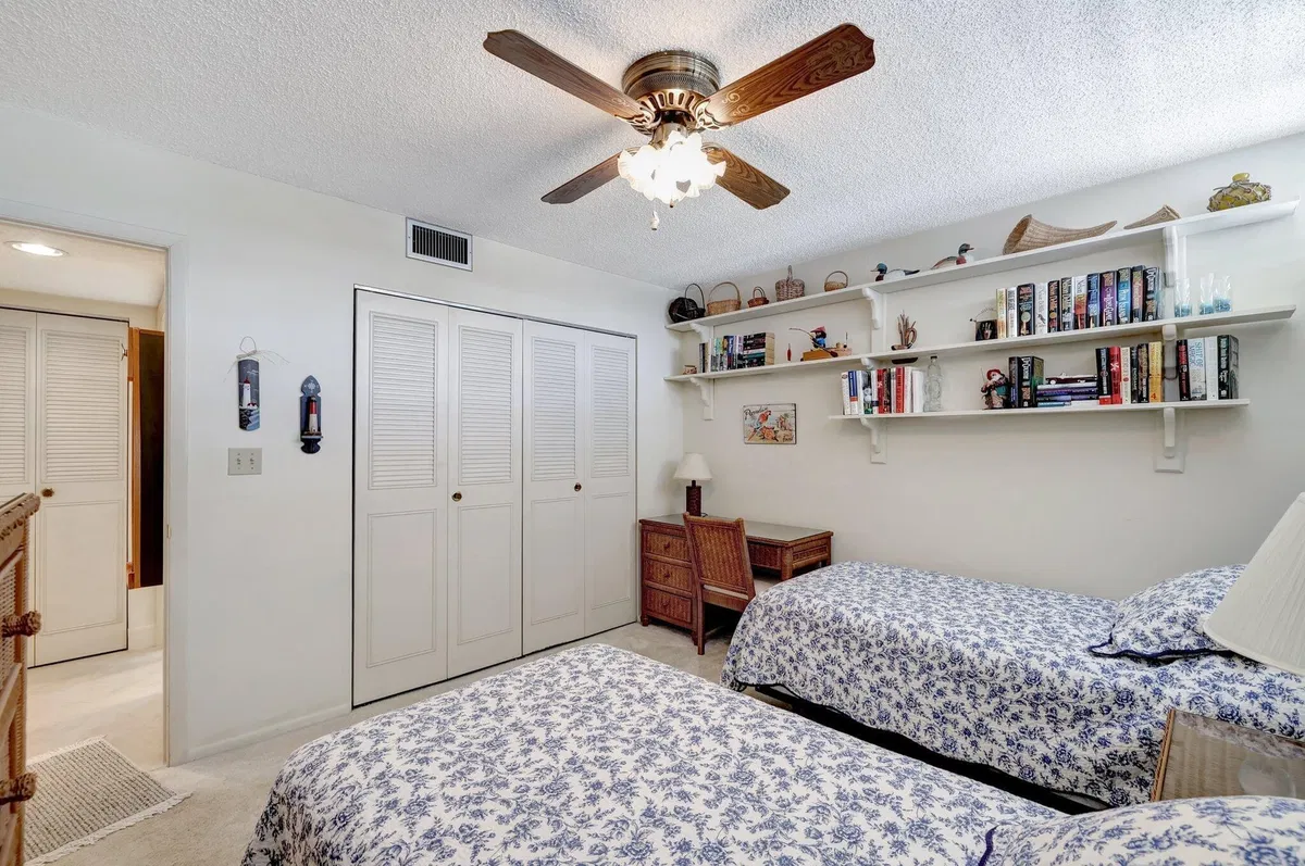 Unit 14-304 photo 22