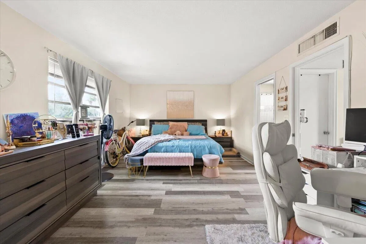 Residence photo 10