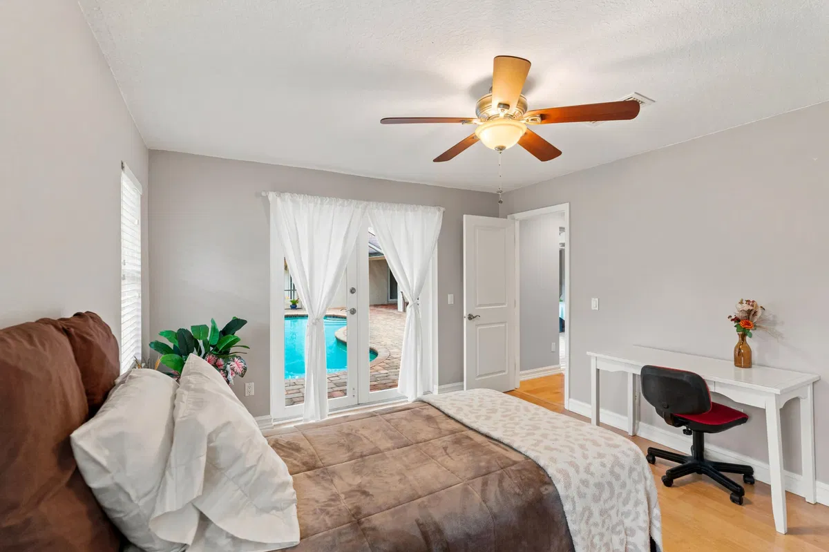 Residence photo 43