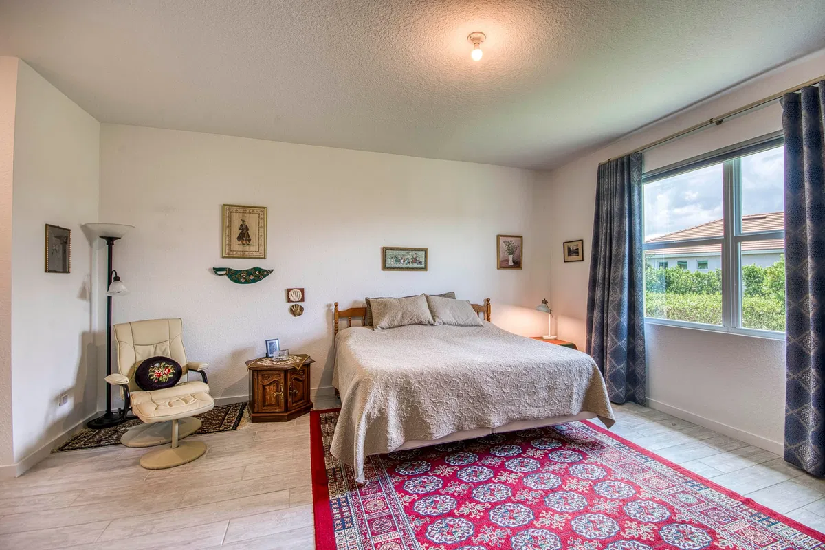 Residence photo 16