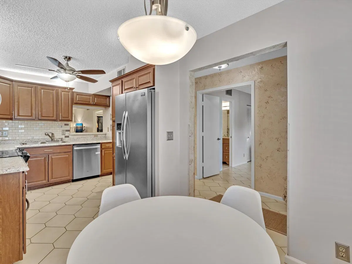 Unit 203 photo 10