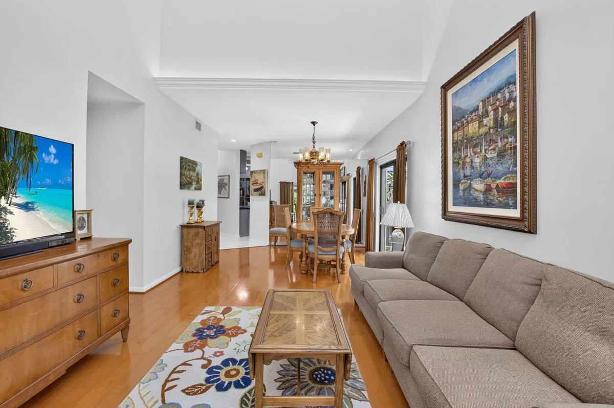 Residence photo 16