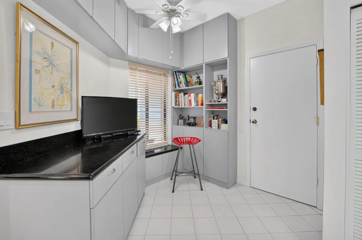 Residence photo 22