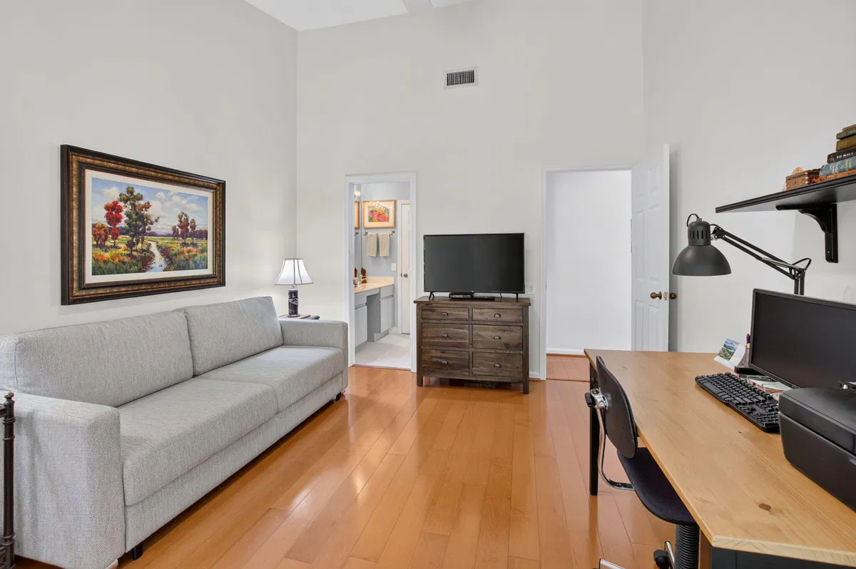 Residence photo 25