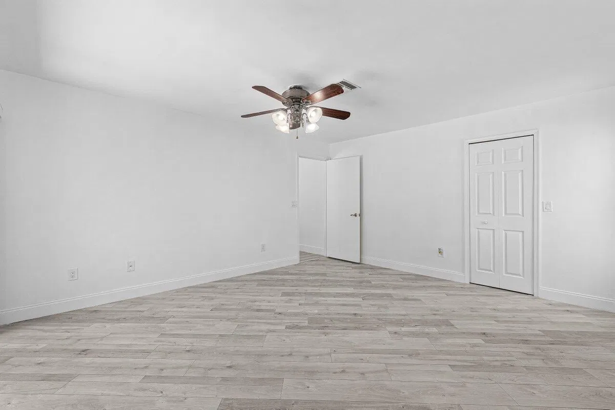 Residence photo 16