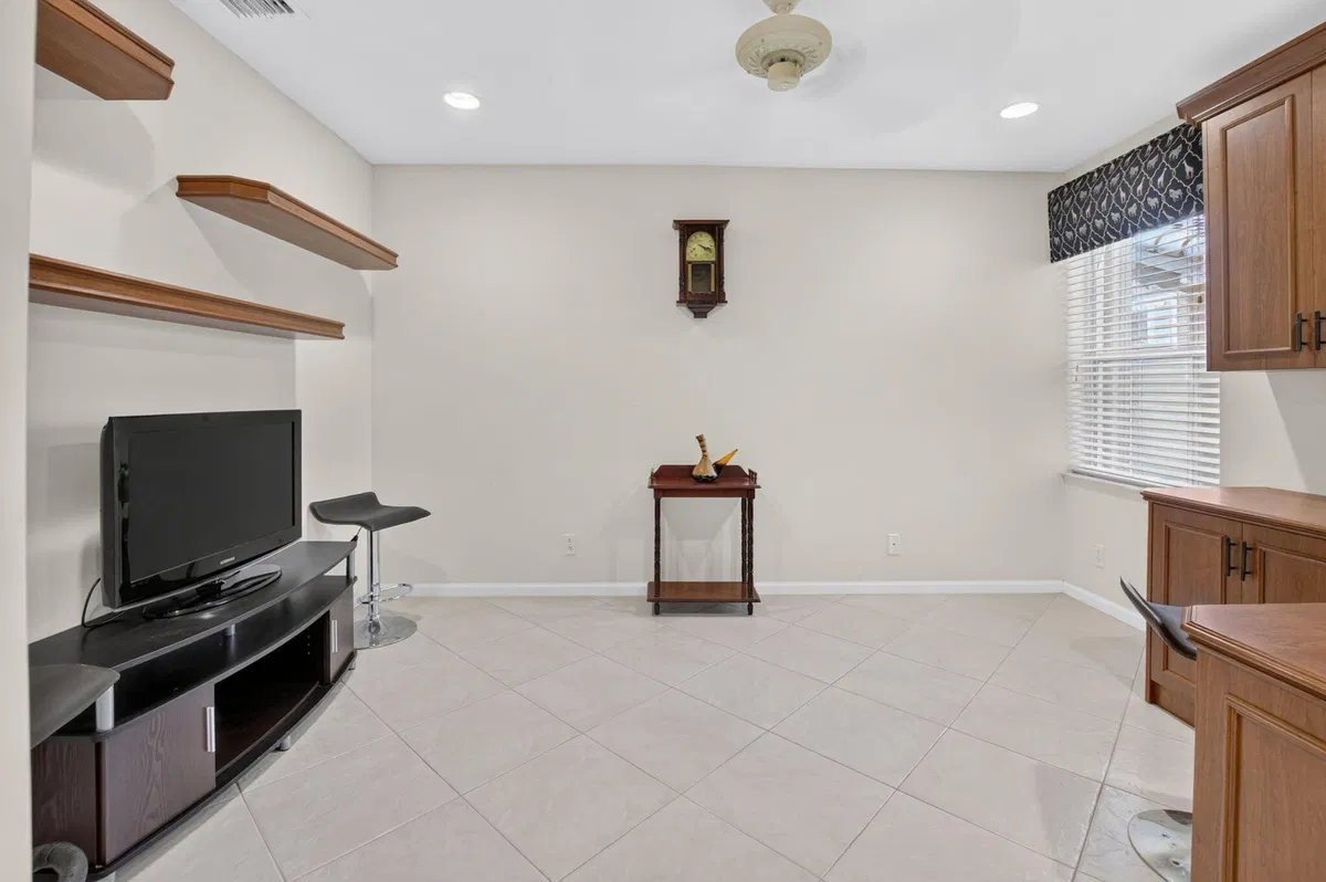 Residence photo 19