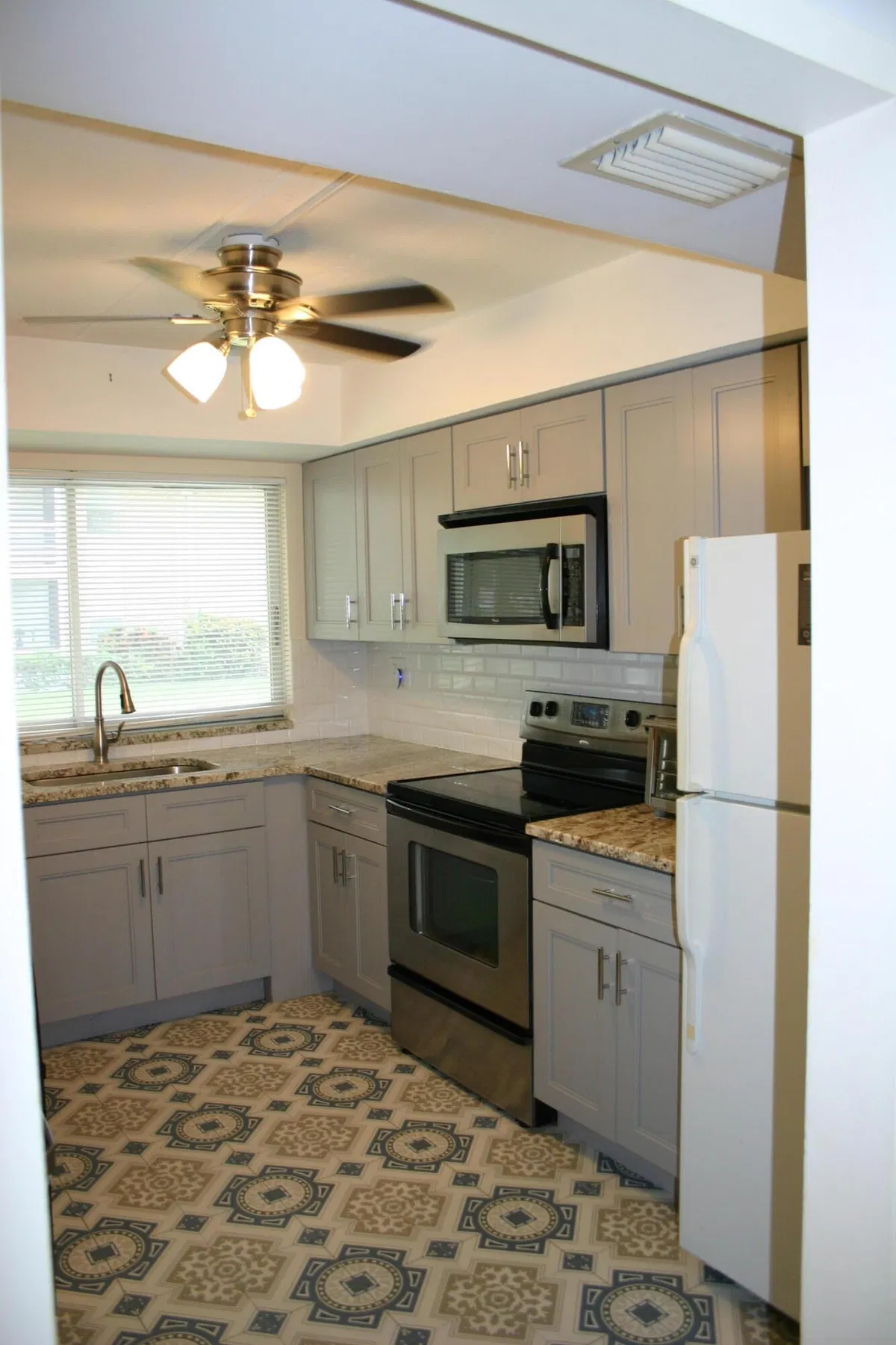 Unit 130 photo 7