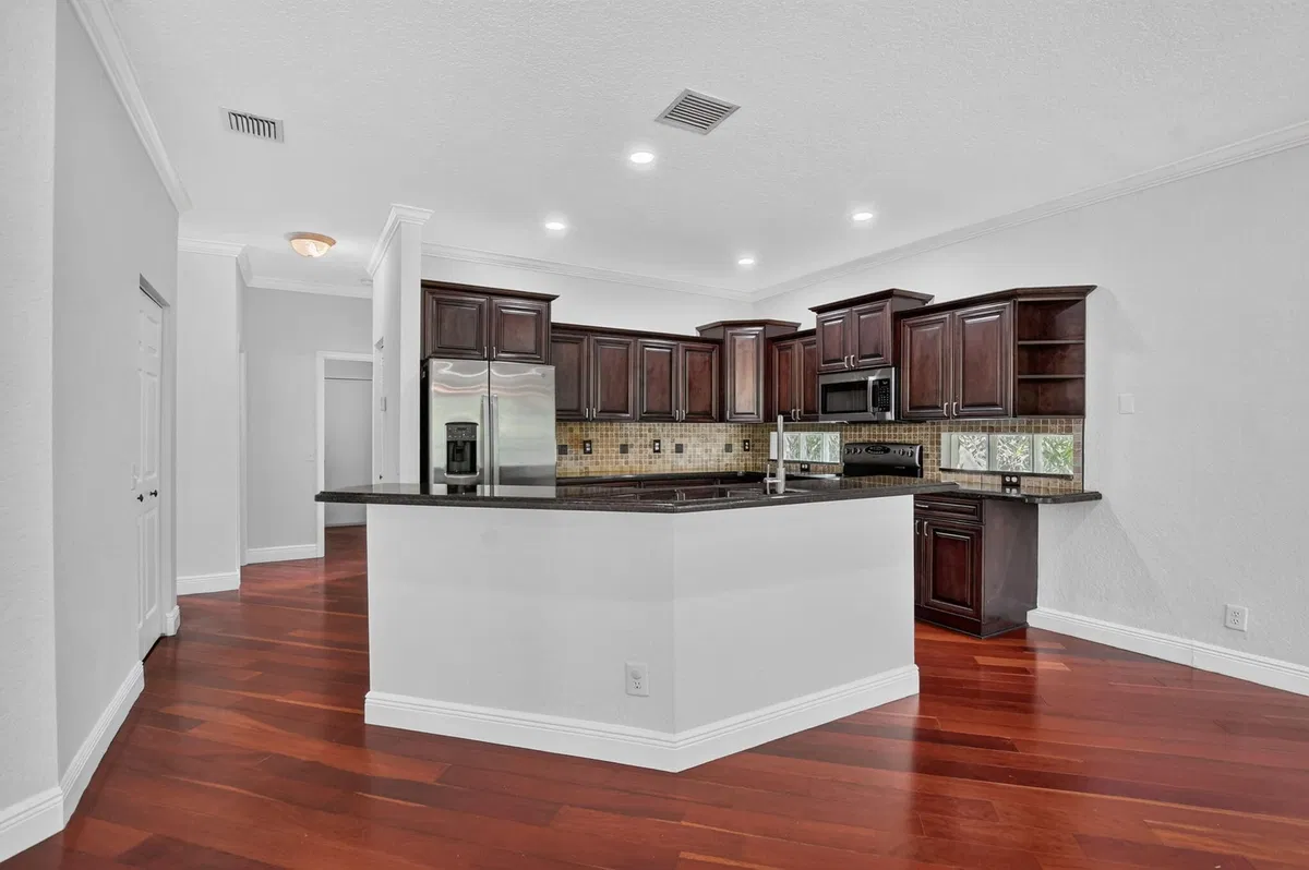 Residence photo 19