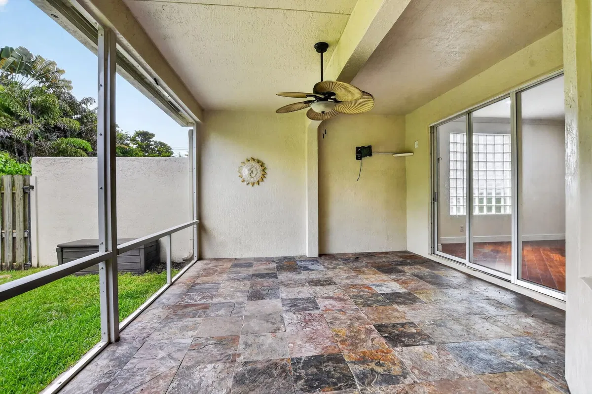 Residence photo 52