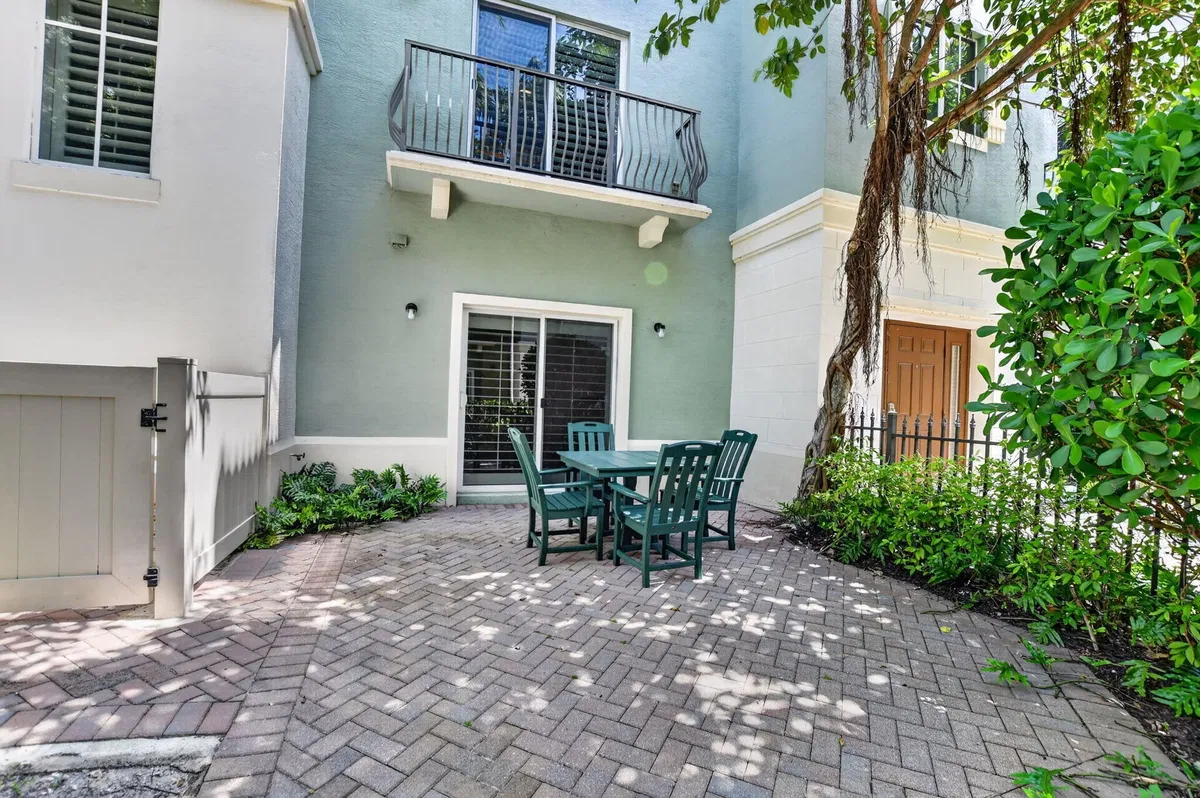Residence photo 43