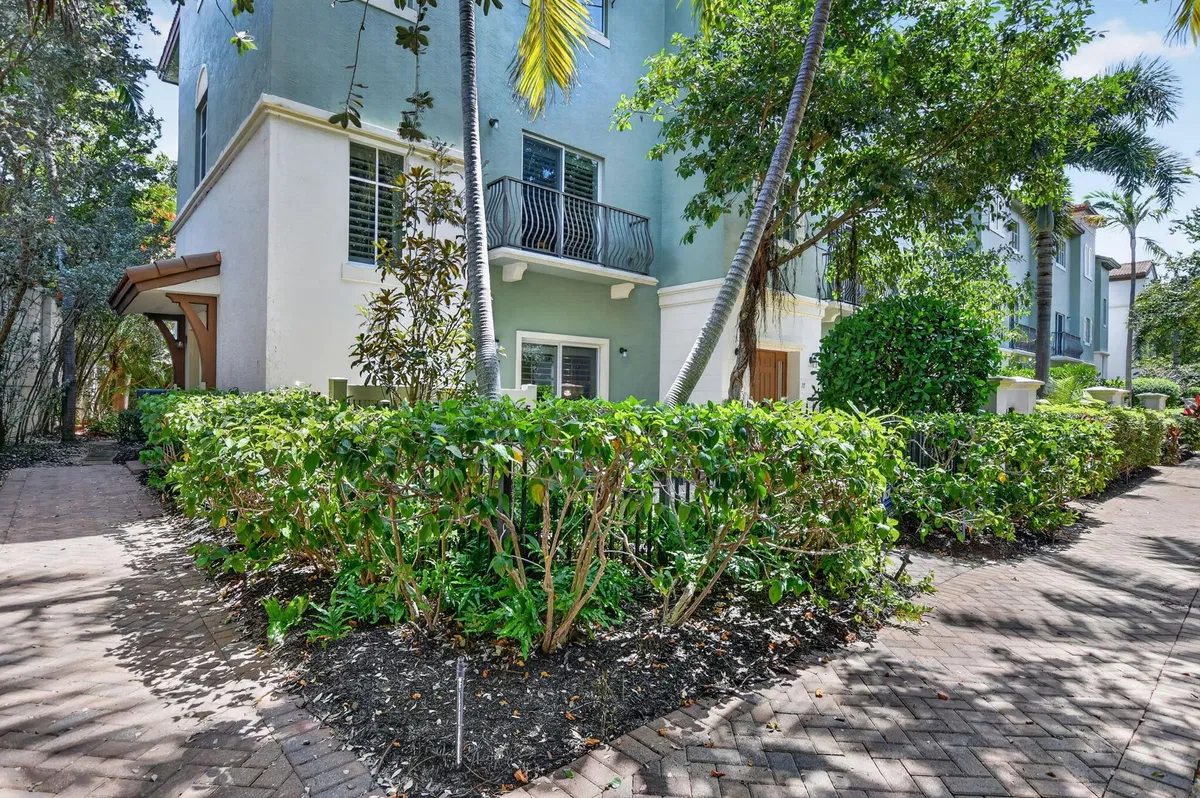 Residence photo 52