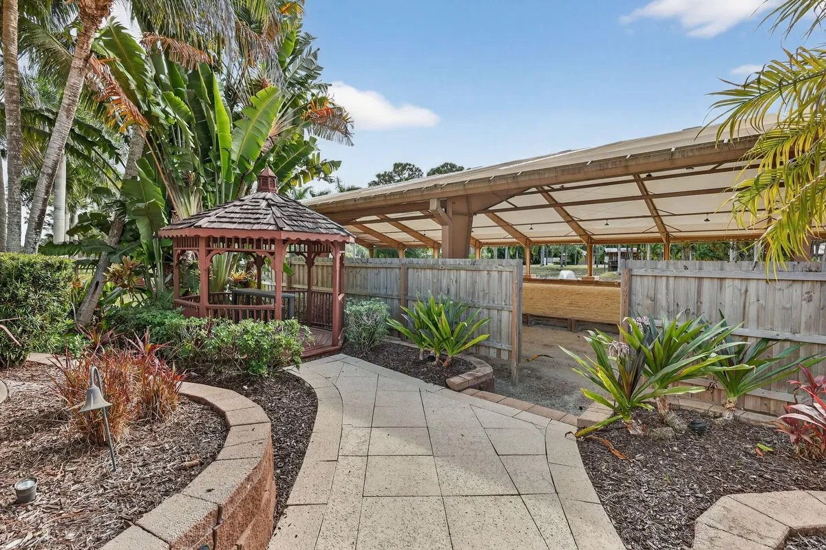 Residence photo 16