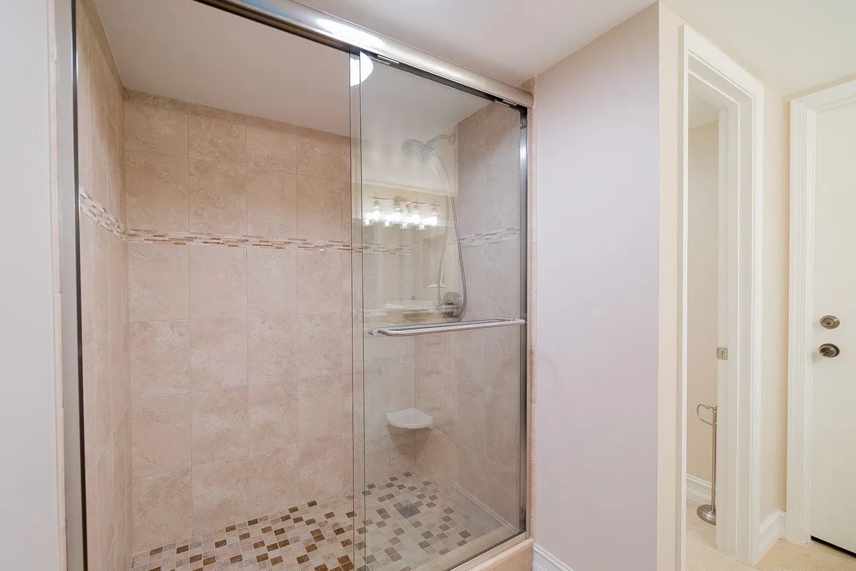 Unit D203 photo 22