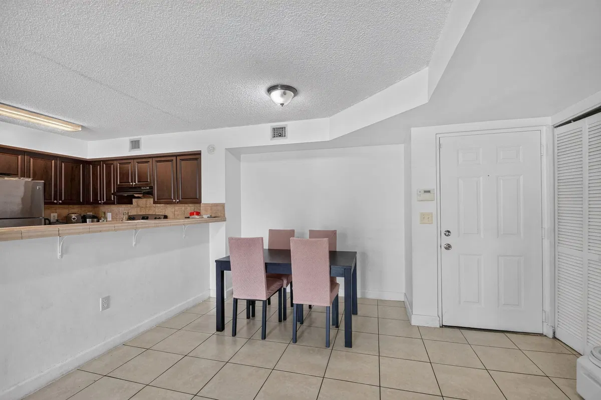 Unit 105 photo 4