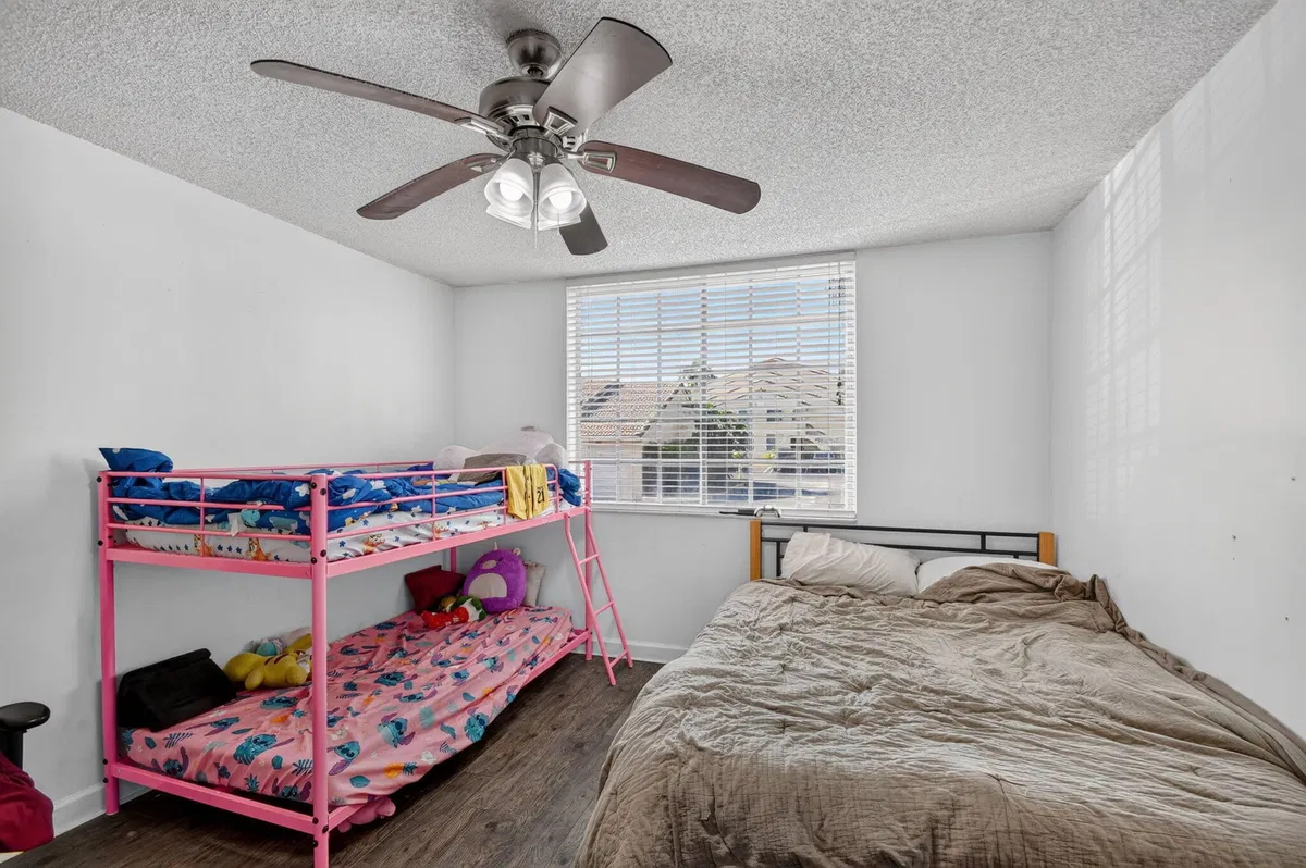 Unit 105 photo 22