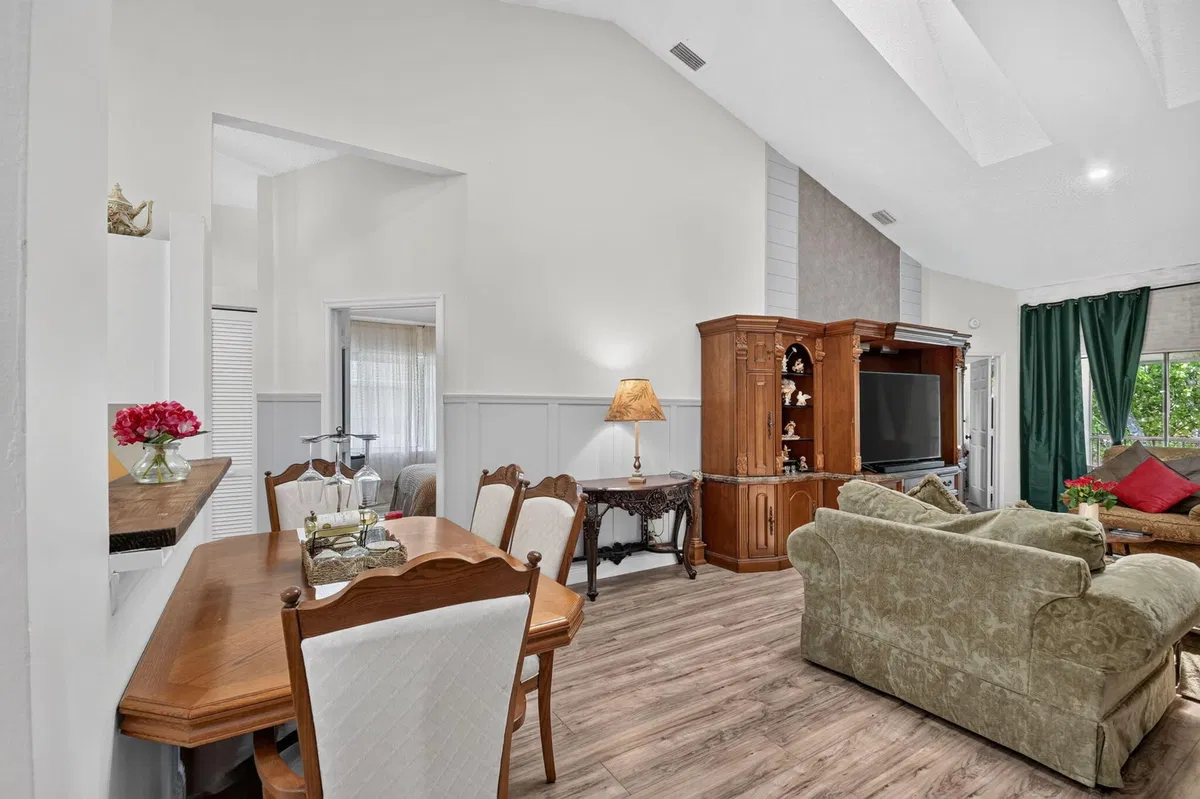 Residence photo 16