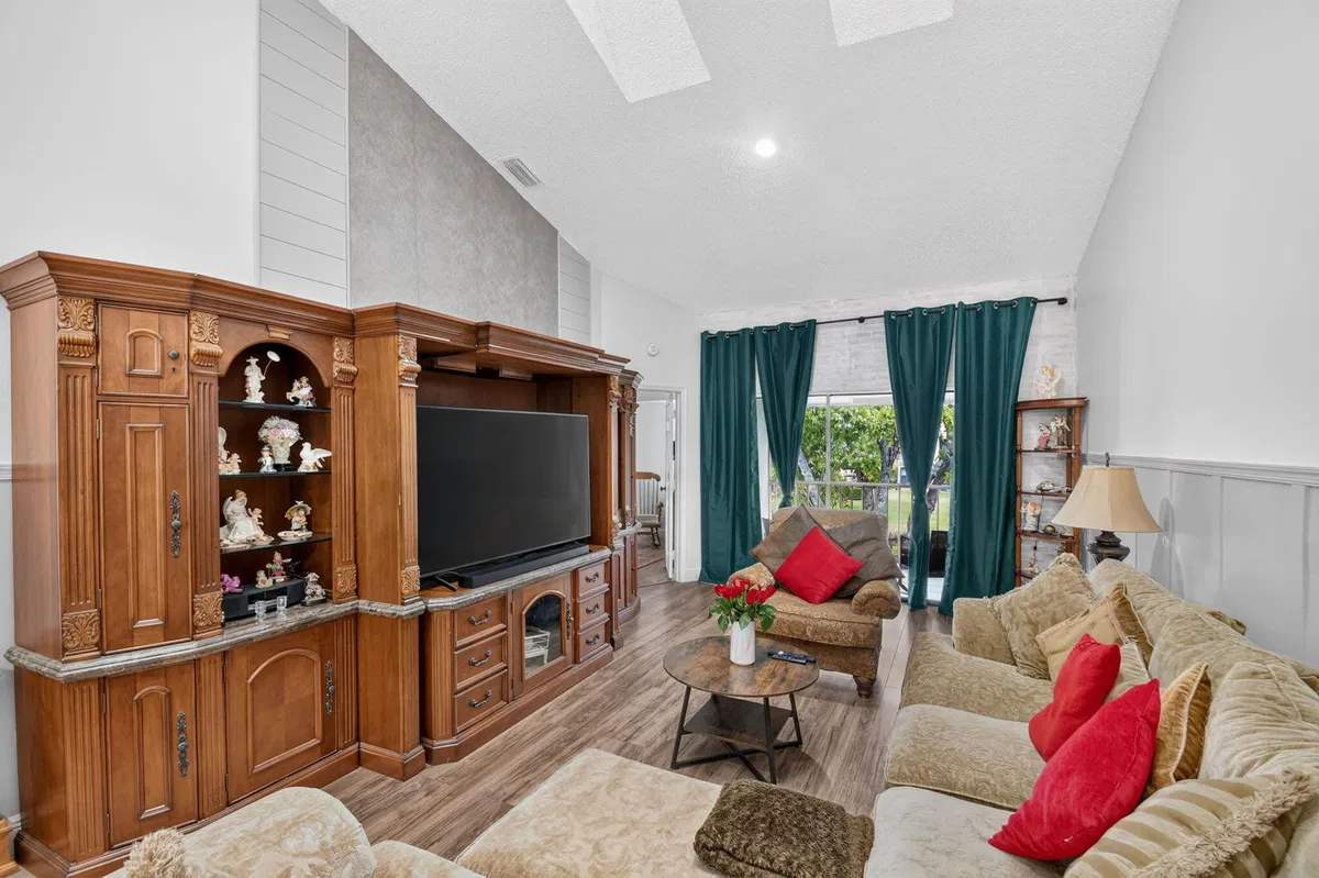 Residence photo 19
