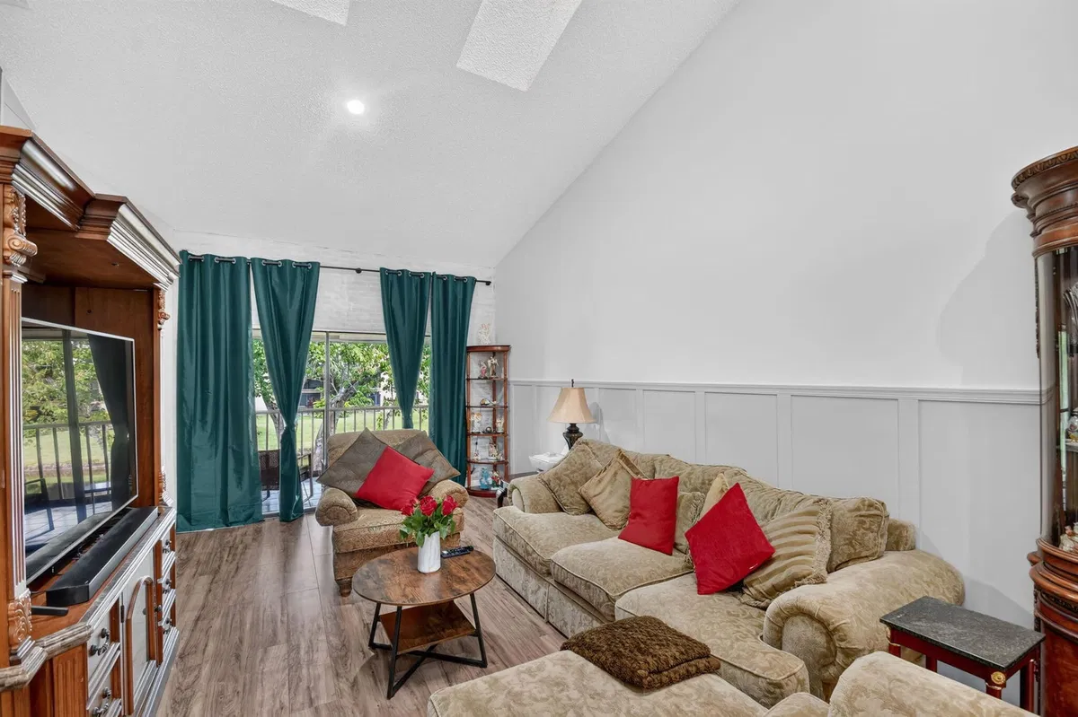 Residence photo 22
