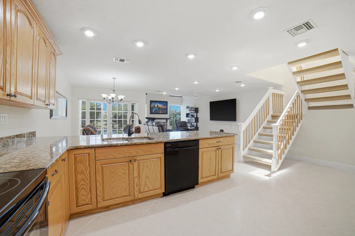  Residence photo 7
