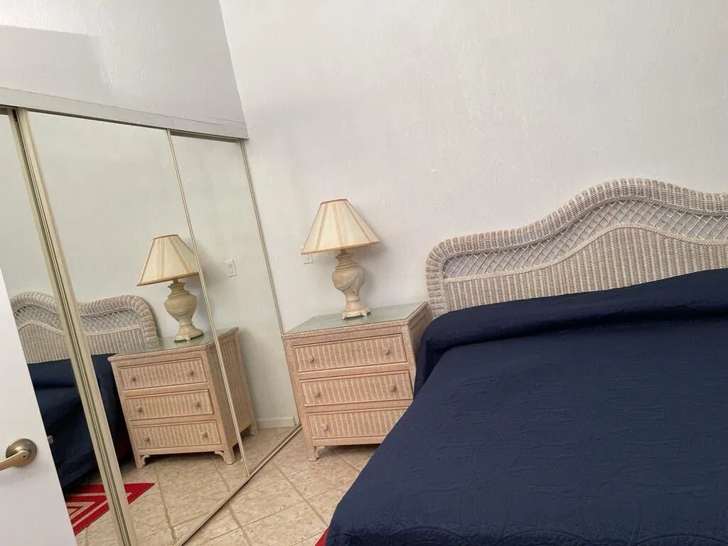Unit F photo 34