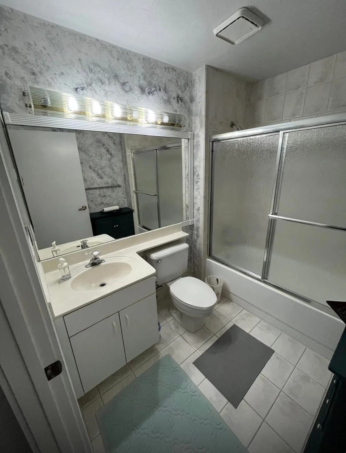 Unit F photo 43